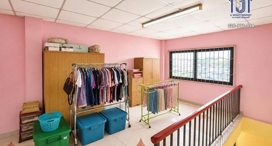Gewerbefläche zum Kauf mit 6 Zimmer 