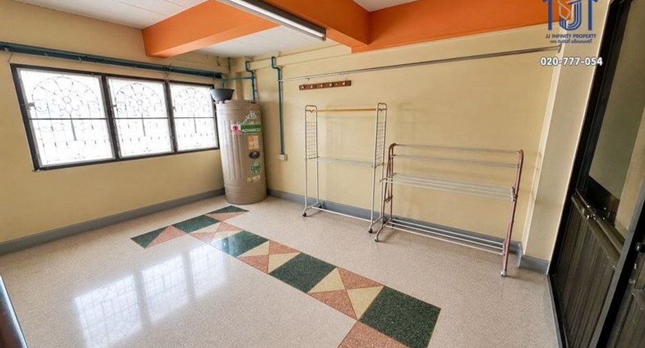 Gewerbefläche zum Kauf mit 6 Zimmer 