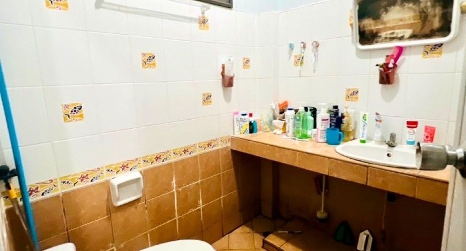 Casa adosada en venta de 2 habitaciones en Phra Samut Chedi, Samut Prakan