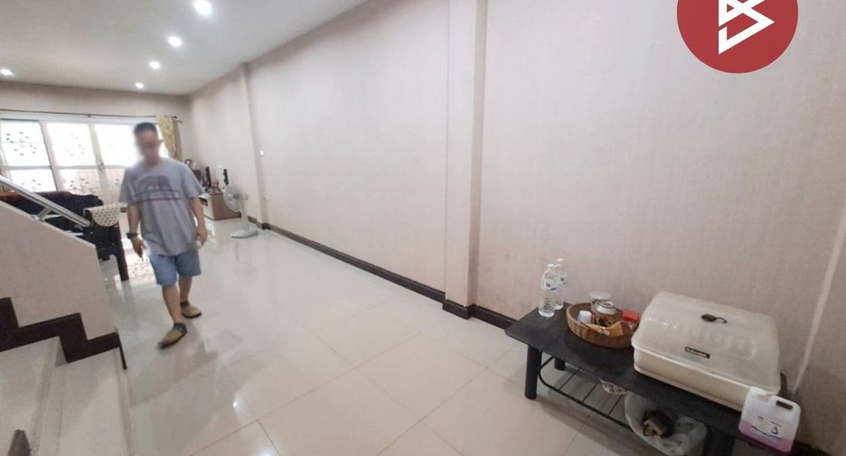 Casa adosada en venta de 2 habitaciones en Si Racha, Chonburi