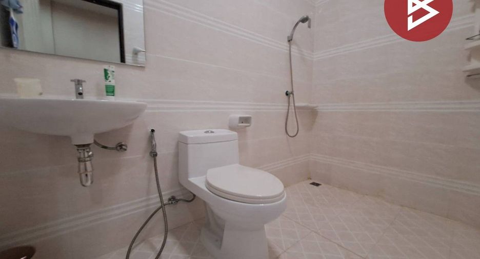 Casa adosada en venta de 2 habitaciones en Si Racha, Chonburi