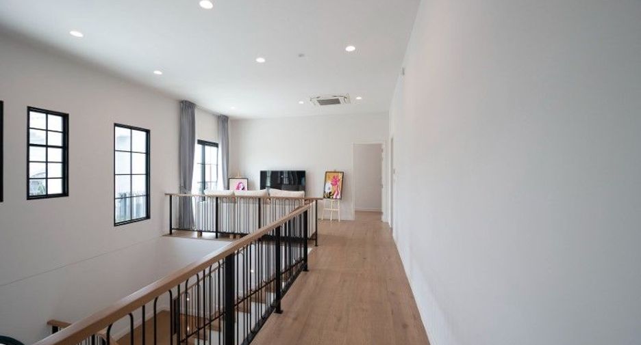Haus zur Miete mit 4 Zimmer in Saphan Sung, Bangkok