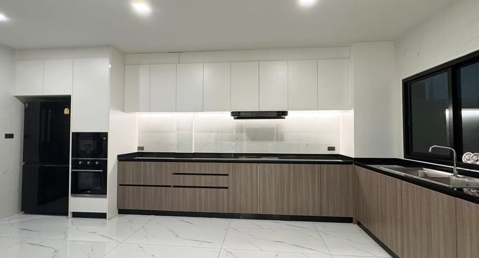 For rent 5 bedrooms villa in Bang Lamung, Chonburi
