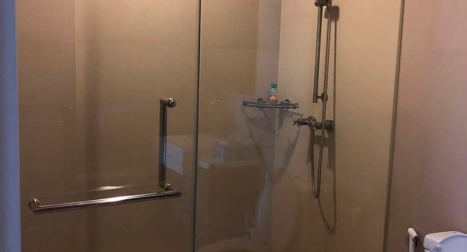 Condo en alquiler de 3 habitaciones en Khlong San, Bangkok