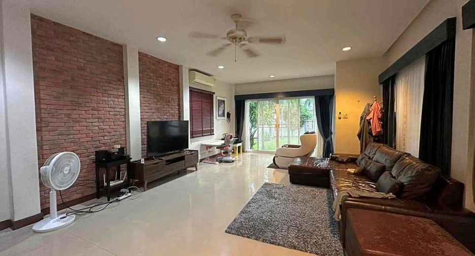 For sale 4 ベッドルーム villa in Bang Lamung, Chonburi