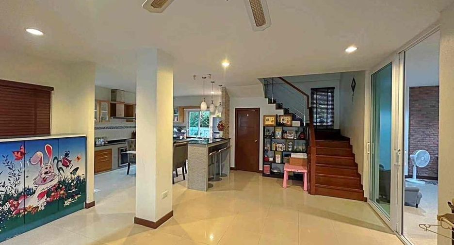For sale 4 ベッドルーム villa in Bang Lamung, Chonburi