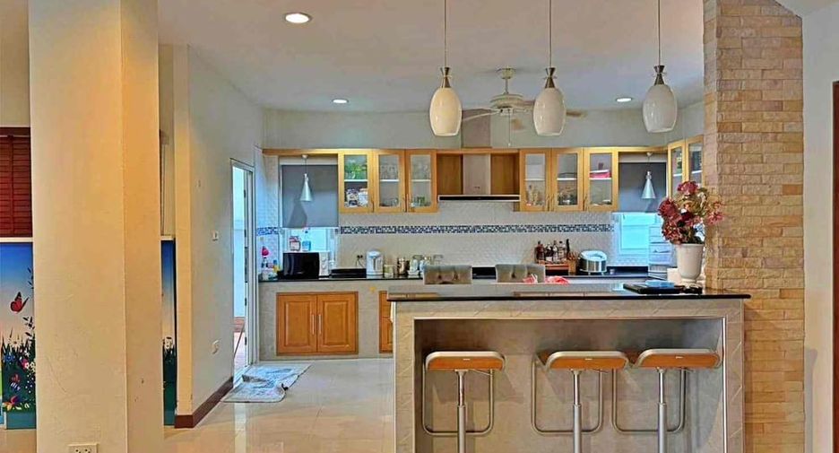 For sale 4 ベッドルーム villa in Bang Lamung, Chonburi