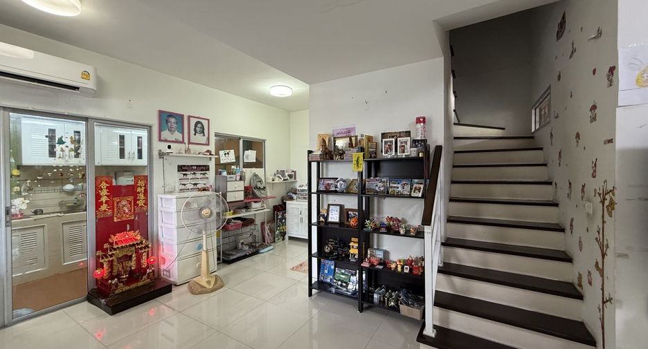 For sale 3 bedrooms townhouse in Prawet, Bangkok