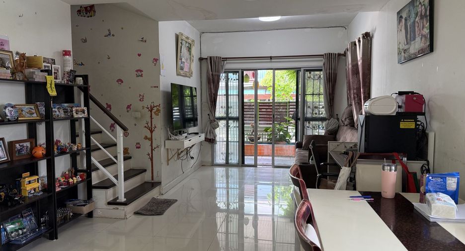 For sale 3 bedrooms townhouse in Prawet, Bangkok