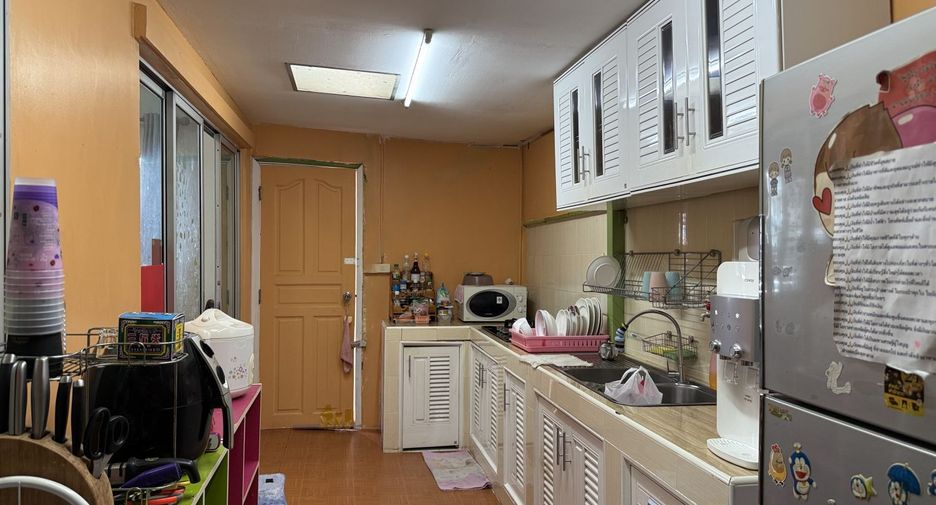 For sale 3 bedrooms townhouse in Prawet, Bangkok