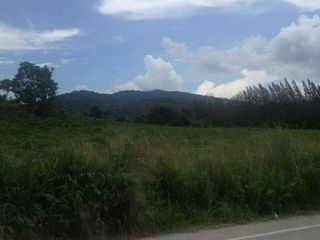 À vendre terrain à Ban Bueng, Chonburi