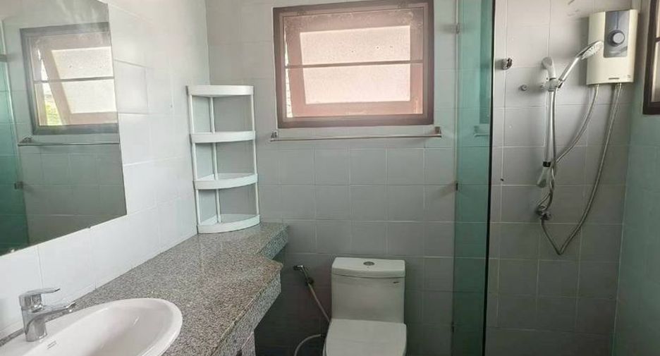 For rent 5 bedrooms house in Mueang Chon Buri, Chonburi