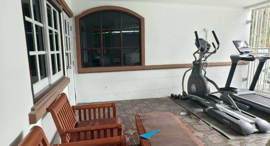 For rent 5 bedrooms house in Mueang Chon Buri, Chonburi