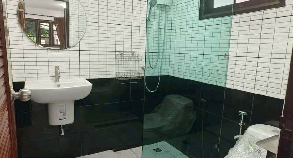 For rent 5 bedrooms house in Mueang Chon Buri, Chonburi