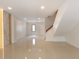 Casa adosada en venta de 3 habitaciones en Mueang Nonthaburi, Nonthaburi