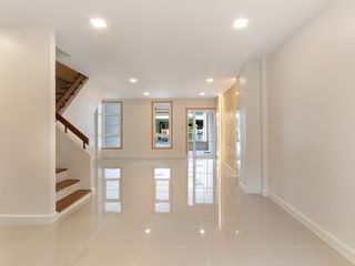 Casa adosada en venta de 3 habitaciones en Mueang Nonthaburi, Nonthaburi