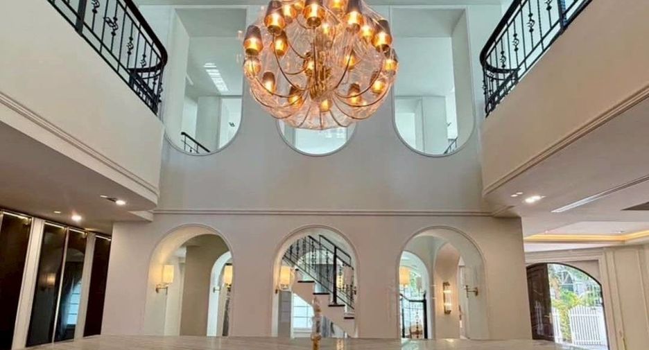 Haus zur Miete und zum Kauf mit 4 Zimmer in Mueang Samut Prakan, Samut Prakan