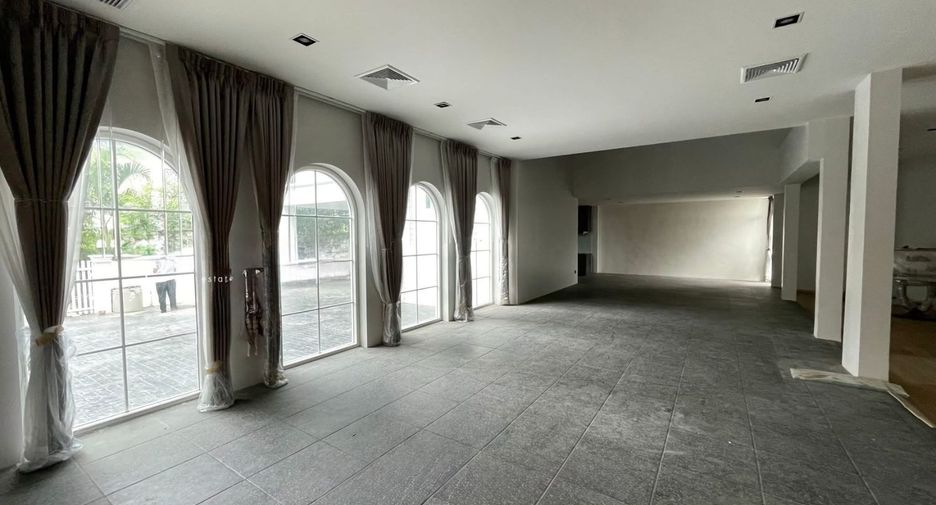 Haus zur Miete und zum Kauf mit 4 Zimmer in Mueang Samut Prakan, Samut Prakan