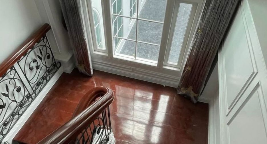 Haus zur Miete und zum Kauf mit 4 Zimmer in Mueang Samut Prakan, Samut Prakan