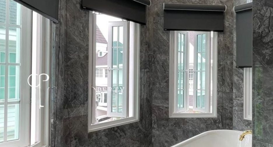 Haus zur Miete und zum Kauf mit 4 Zimmer in Mueang Samut Prakan, Samut Prakan