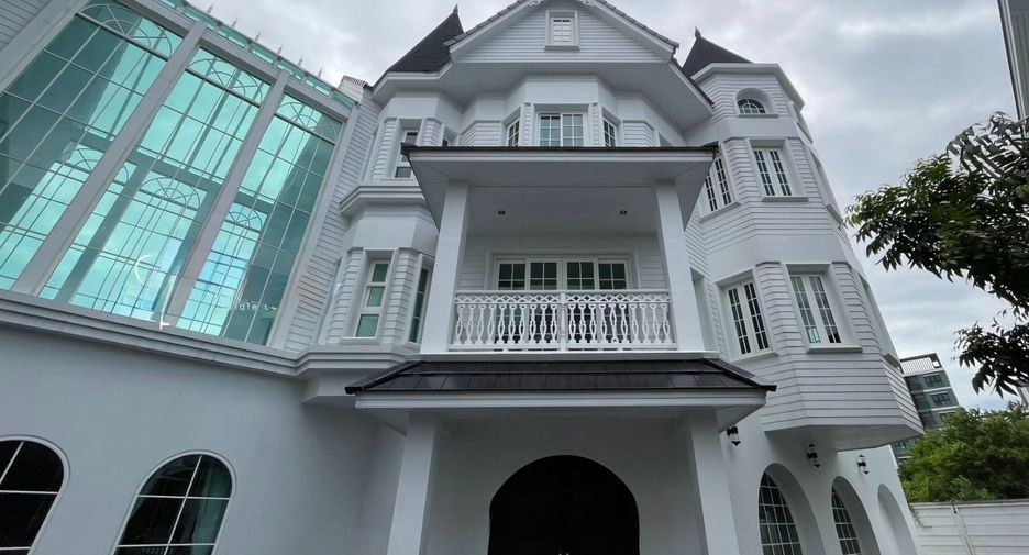 Haus zur Miete und zum Kauf mit 4 Zimmer in Mueang Samut Prakan, Samut Prakan