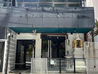 For rent retail Space in Khlong Toei, Bangkok
