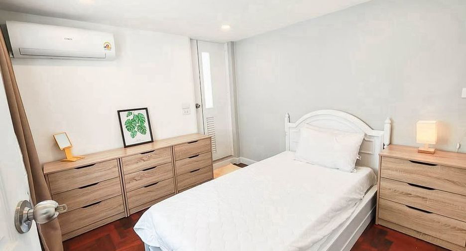 Gewerbefläche zur Miete mit 6 Zimmer in Yan Nawa, Bangkok