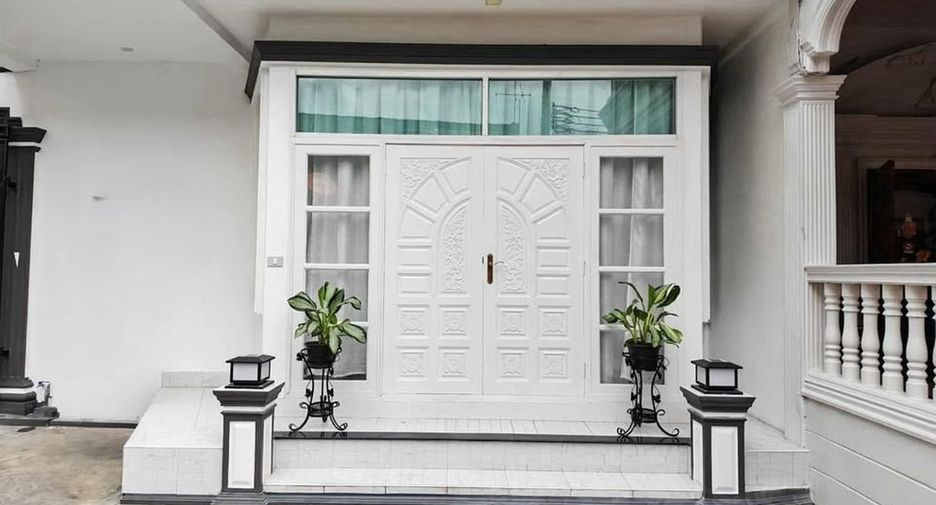 Gewerbefläche zur Miete mit 6 Zimmer in Yan Nawa, Bangkok