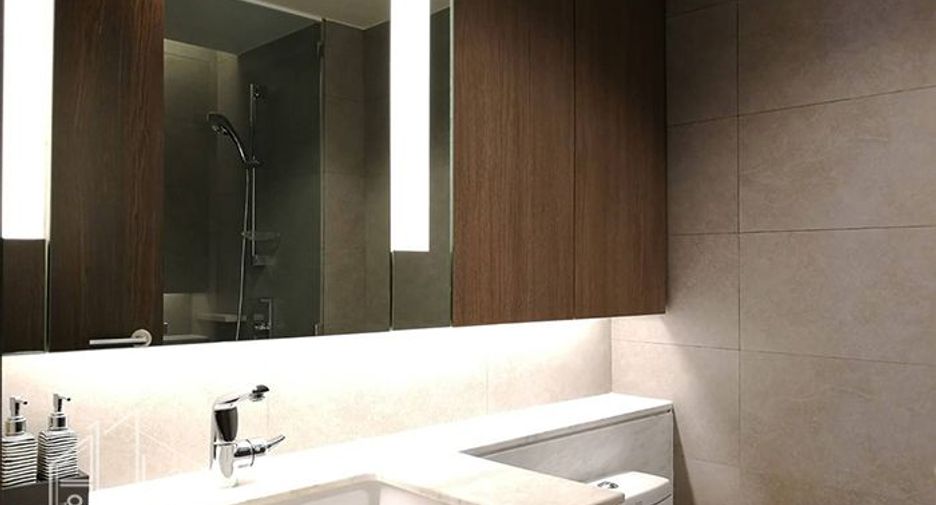 Condo en alquiler de 3 habitaciones en Khlong Toei, Bangkok