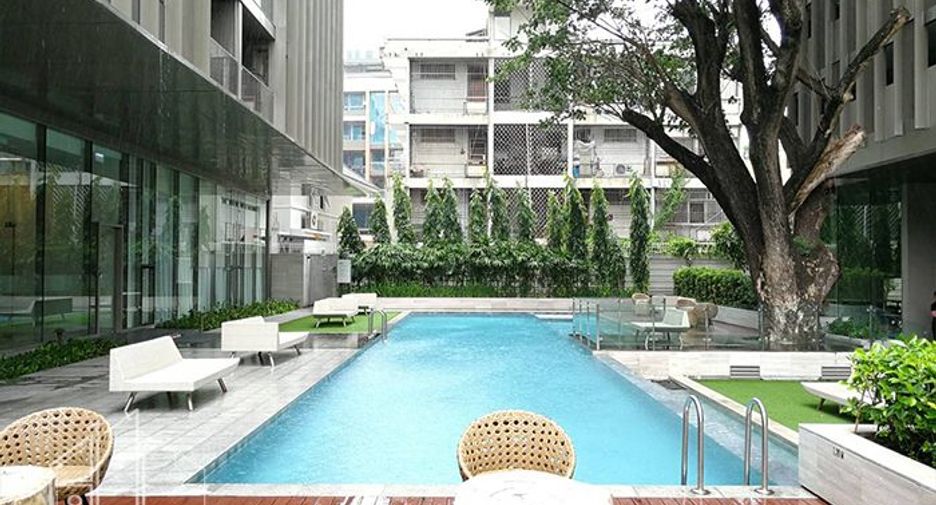 Condo en alquiler de 3 habitaciones en Khlong Toei, Bangkok