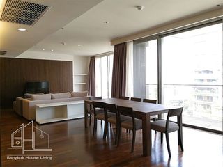 À louer 4 chambres condo à Khlong Toei, Bangkok