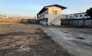 À vendre 10 chambres entrepôt à Krathum Baen, Samut Sakhon