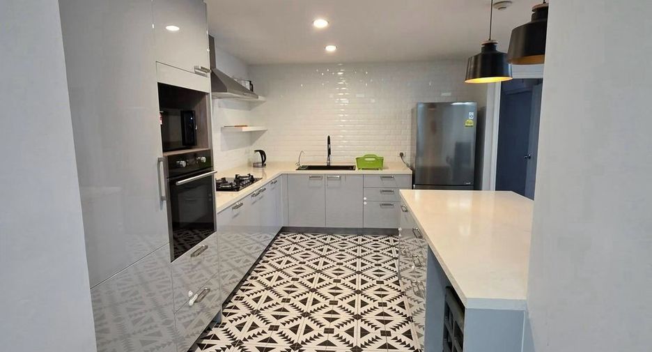 Condo en alquiler de 2 habitaciones en Watthana, Bangkok
