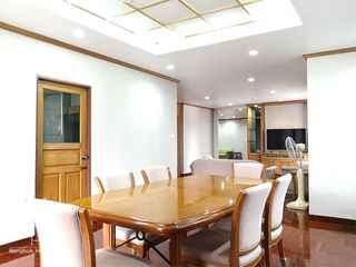 For rent 4 bedrooms apartment in Watthana, Bangkok