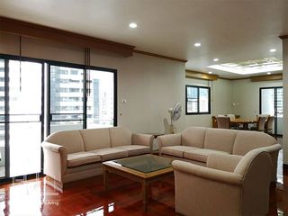 For rent 4 bedrooms apartment in Watthana, Bangkok