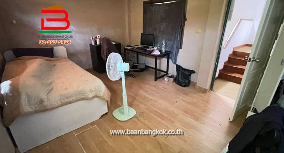 For sale 4 bedrooms townhouse in Sai Mai, Bangkok