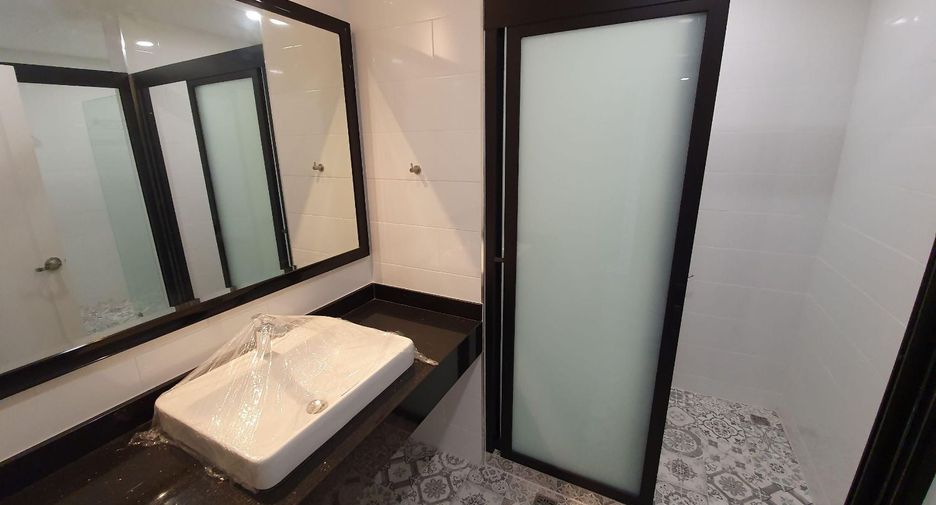 For rent 2 bedrooms condo 