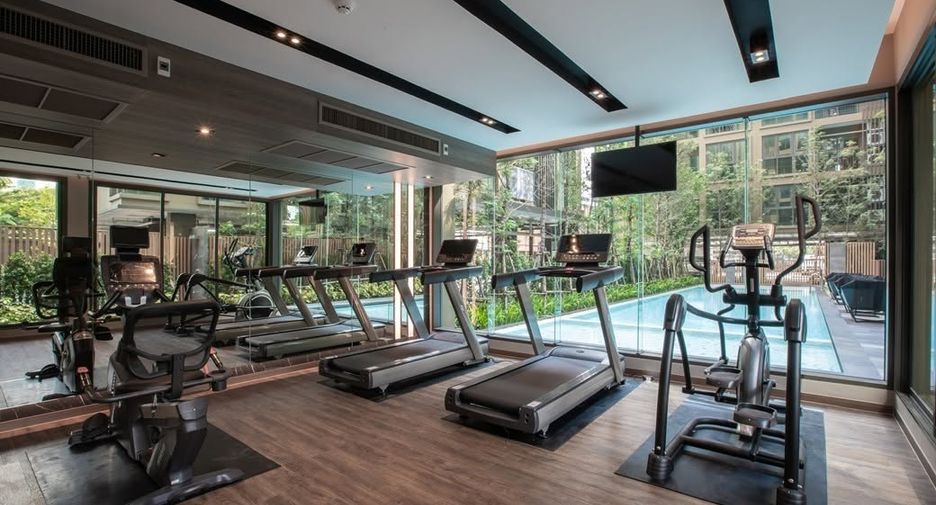For rent 2 bedrooms condo in Huai Khwang, Bangkok
