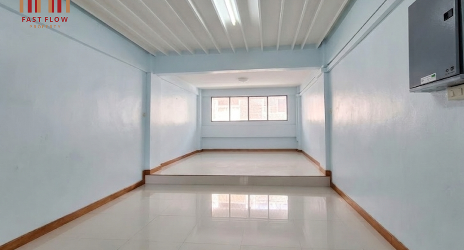 For rent そして for sale 5 ベッドルーム retail Space in Chom Thong, Bangkok