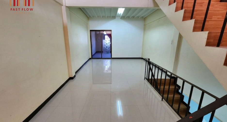 For rent そして for sale 5 ベッドルーム retail Space in Chom Thong, Bangkok