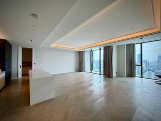 Condo en venta y en alquiler de 3 habitaciones en Sathon, Bangkok