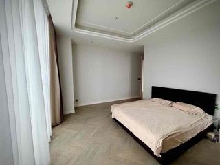 Condo en venta y en alquiler de 3 habitaciones en Sathon, Bangkok