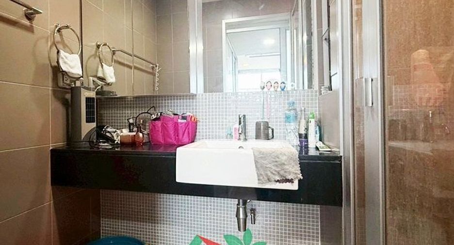 À vendre 1 chambre condo à Huai Khwang, Bangkok
