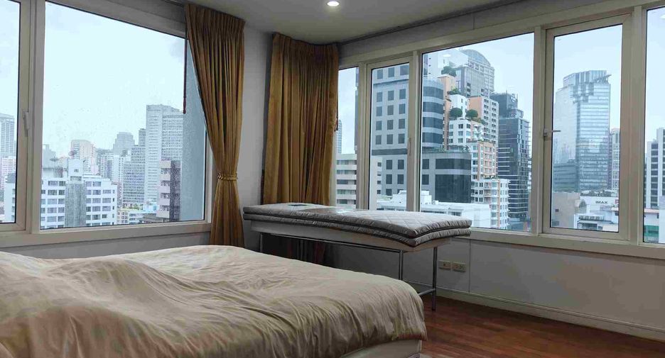 For sale 3 bedrooms condo in Khlong Toei, Bangkok