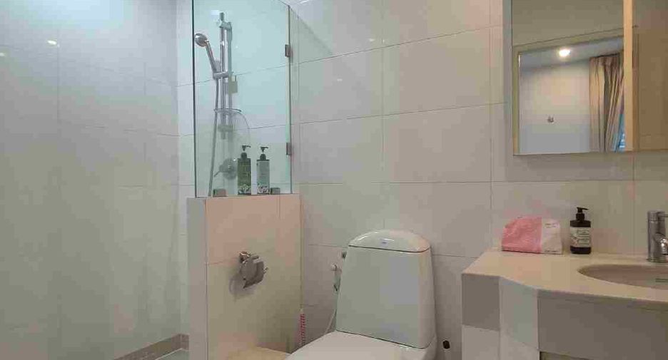 For sale 3 bedrooms condo in Khlong Toei, Bangkok