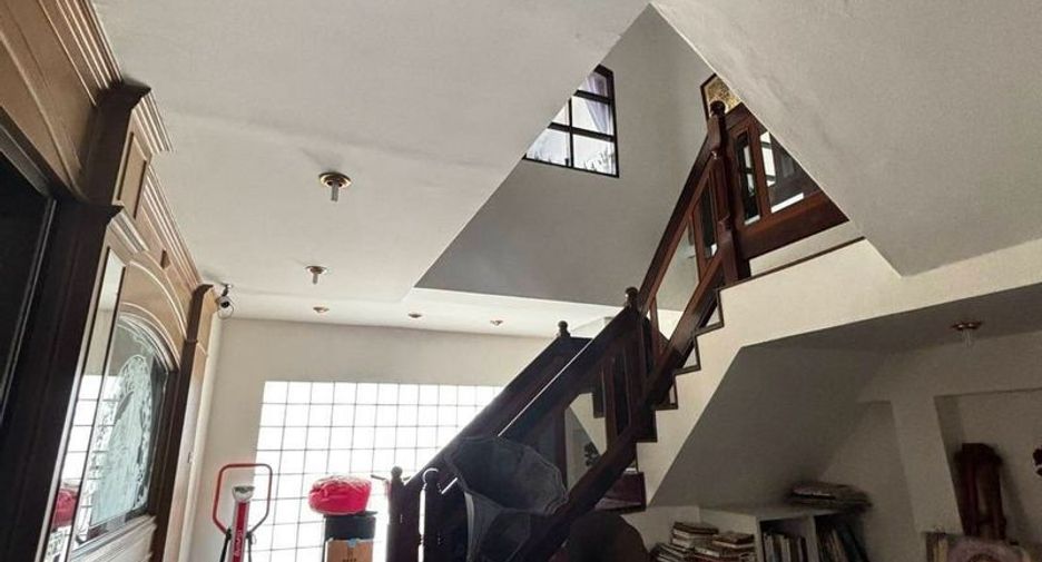 For rent and for sale 4 bedrooms house in Mueang Chon Buri, Chonburi