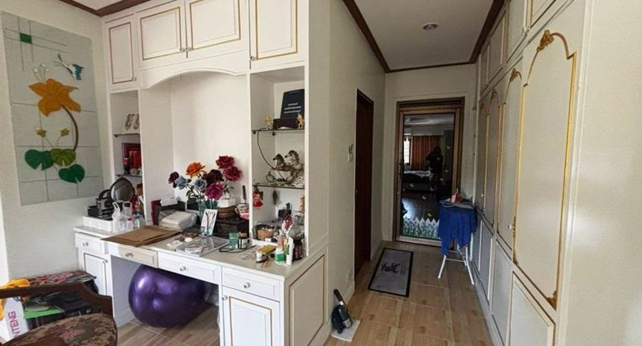 For rent and for sale 4 bedrooms house in Mueang Chon Buri, Chonburi