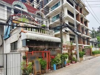 Reihenhaus zum Kauf mit 4 Zimmer in Khlong Toei, Bangkok