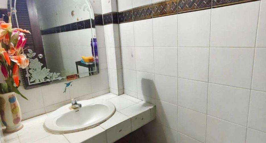 Reihenhaus zum Kauf mit 4 Zimmer in Khlong Toei, Bangkok