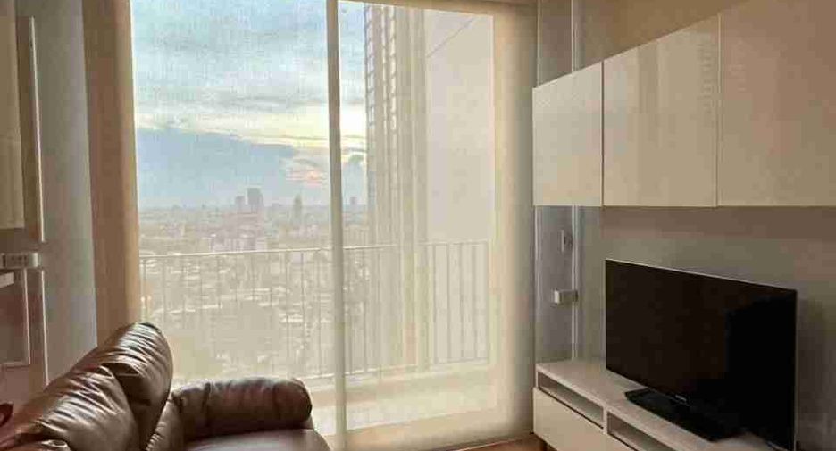For rent 2 bedrooms condo in Pathum Wan, Bangkok